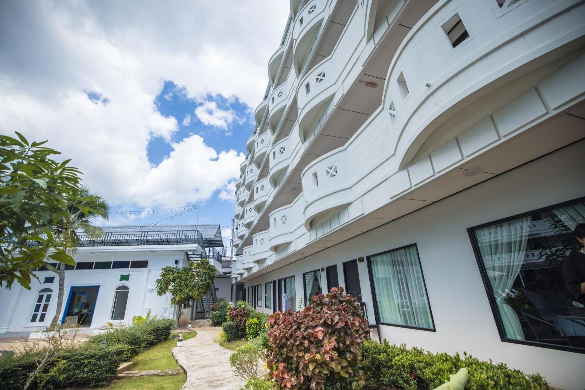 Blue Carina Hotel 3*
