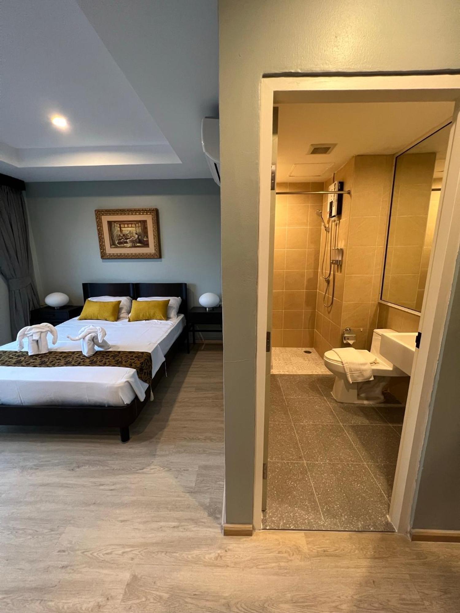 Aloha Hotel 3*