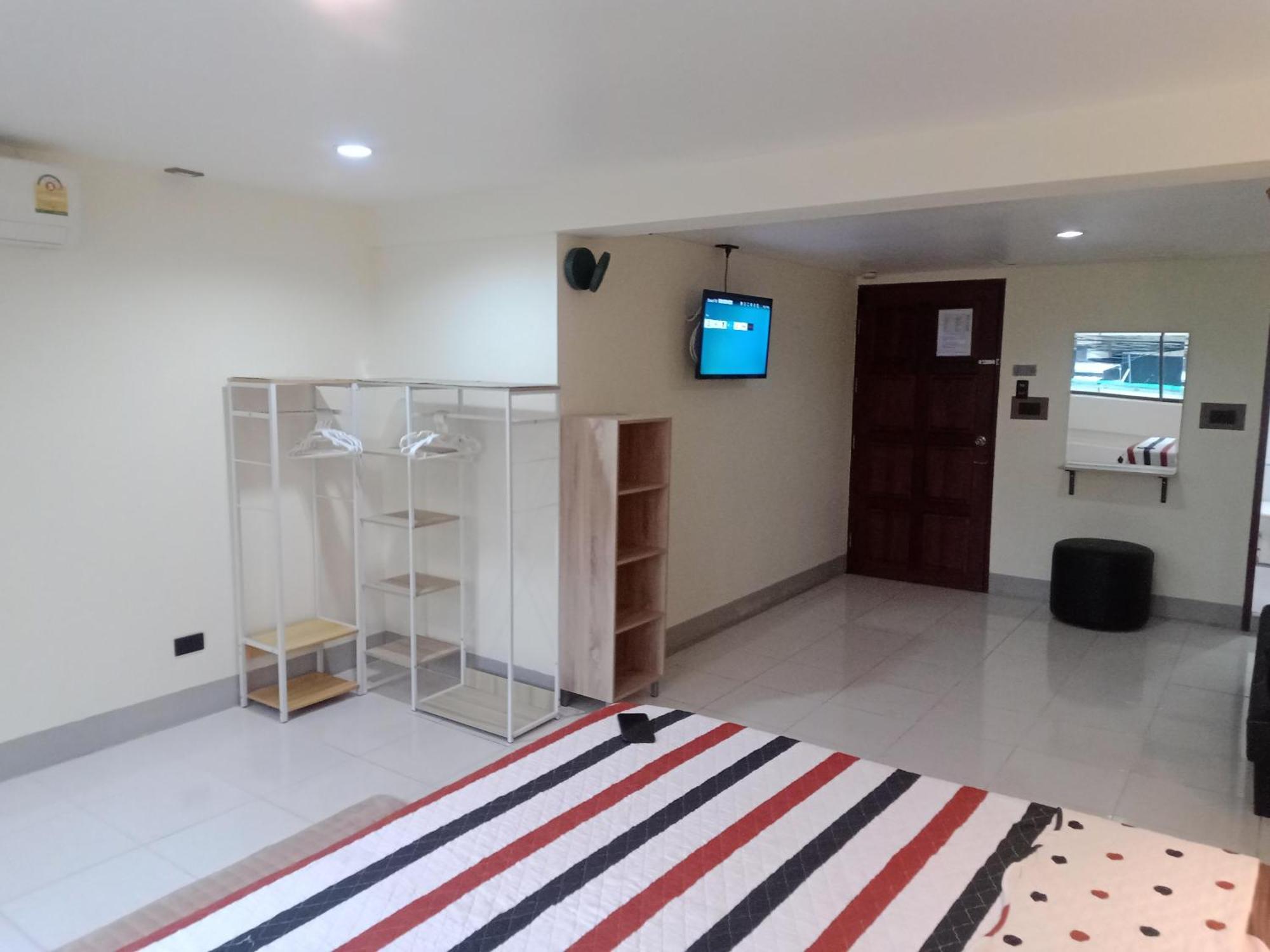 Guest house Living & Cafe Bar
