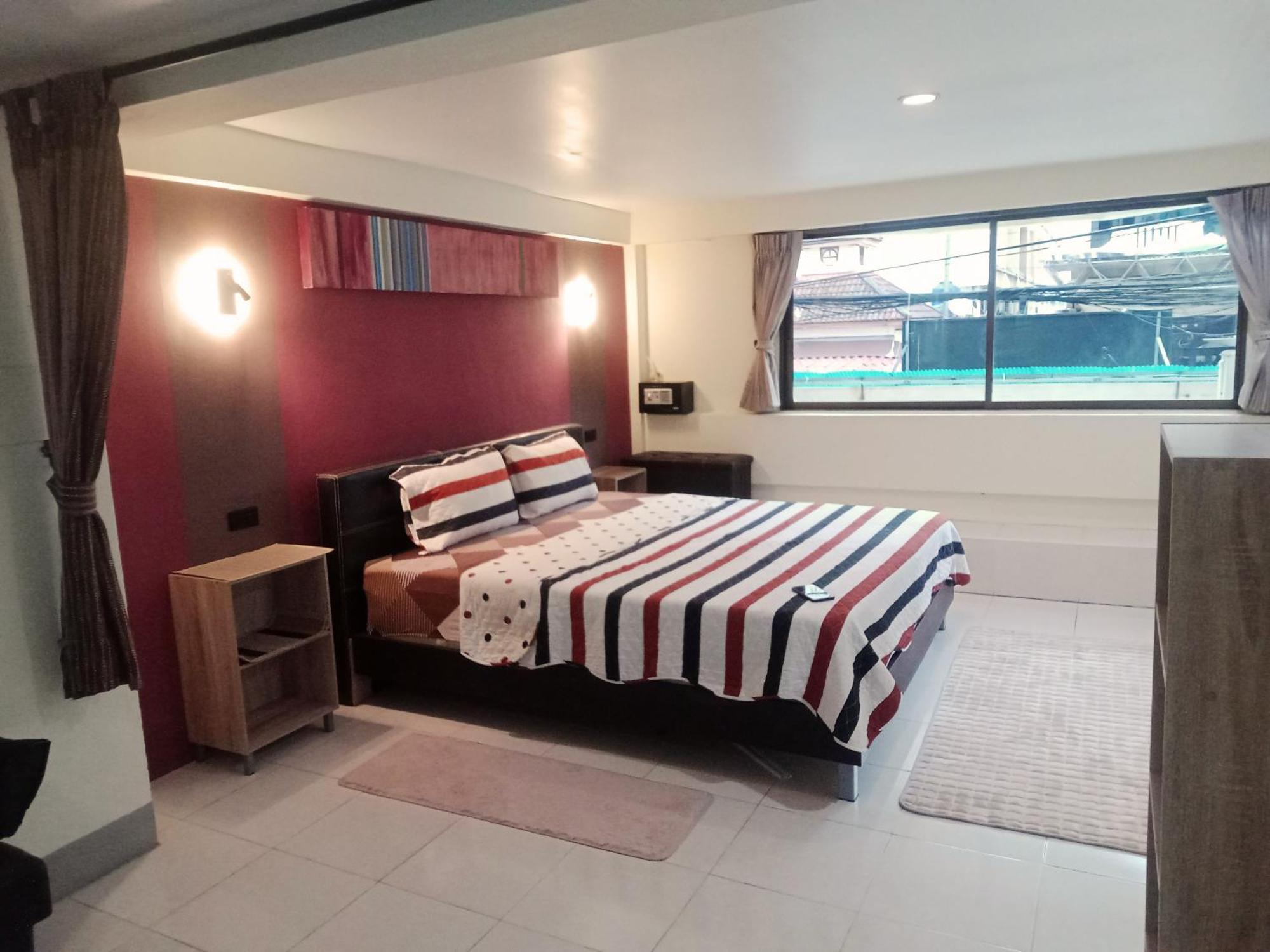 Guest house Living & Cafe Bar