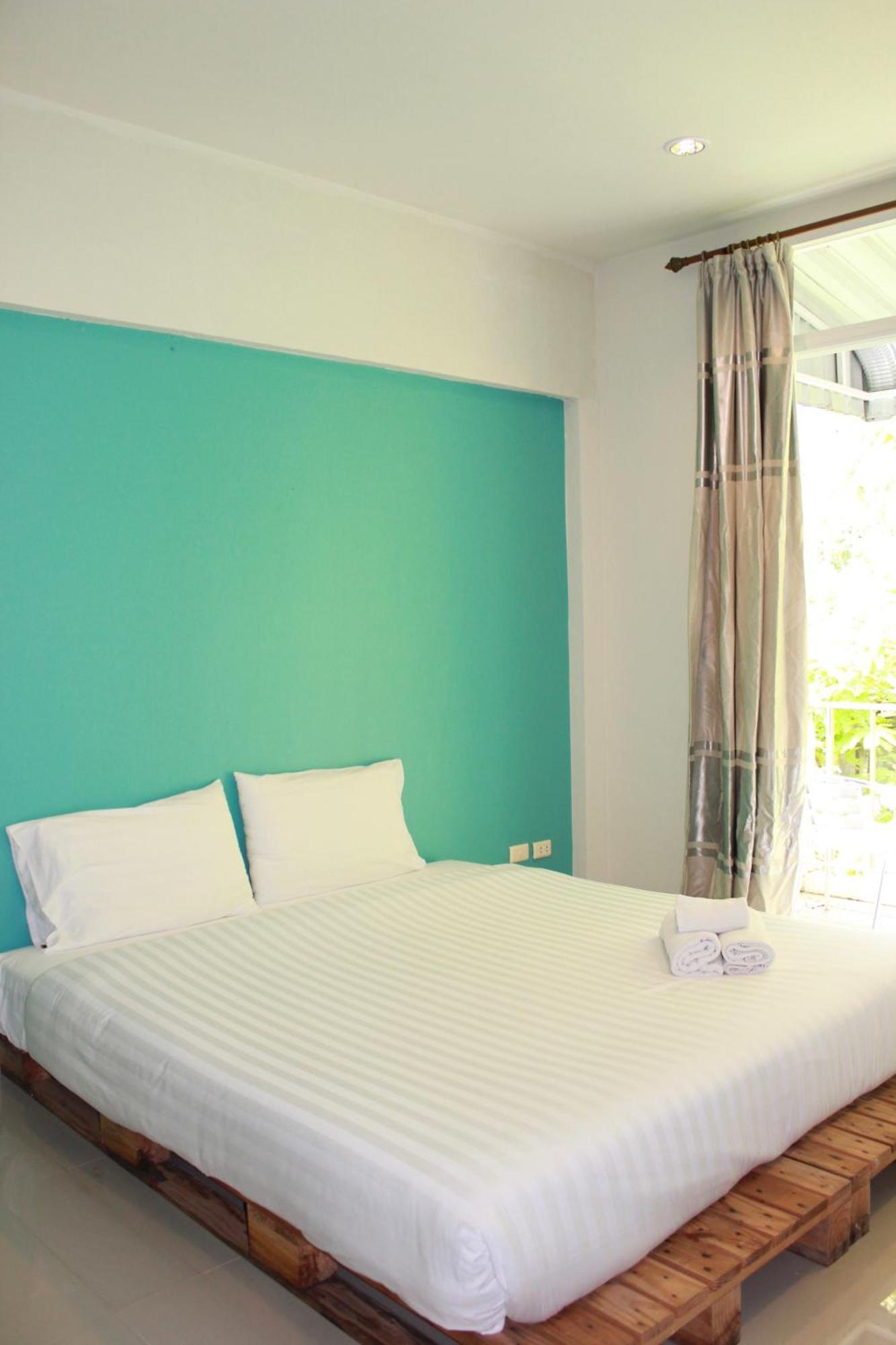 Kata Sea Host Inn 2*