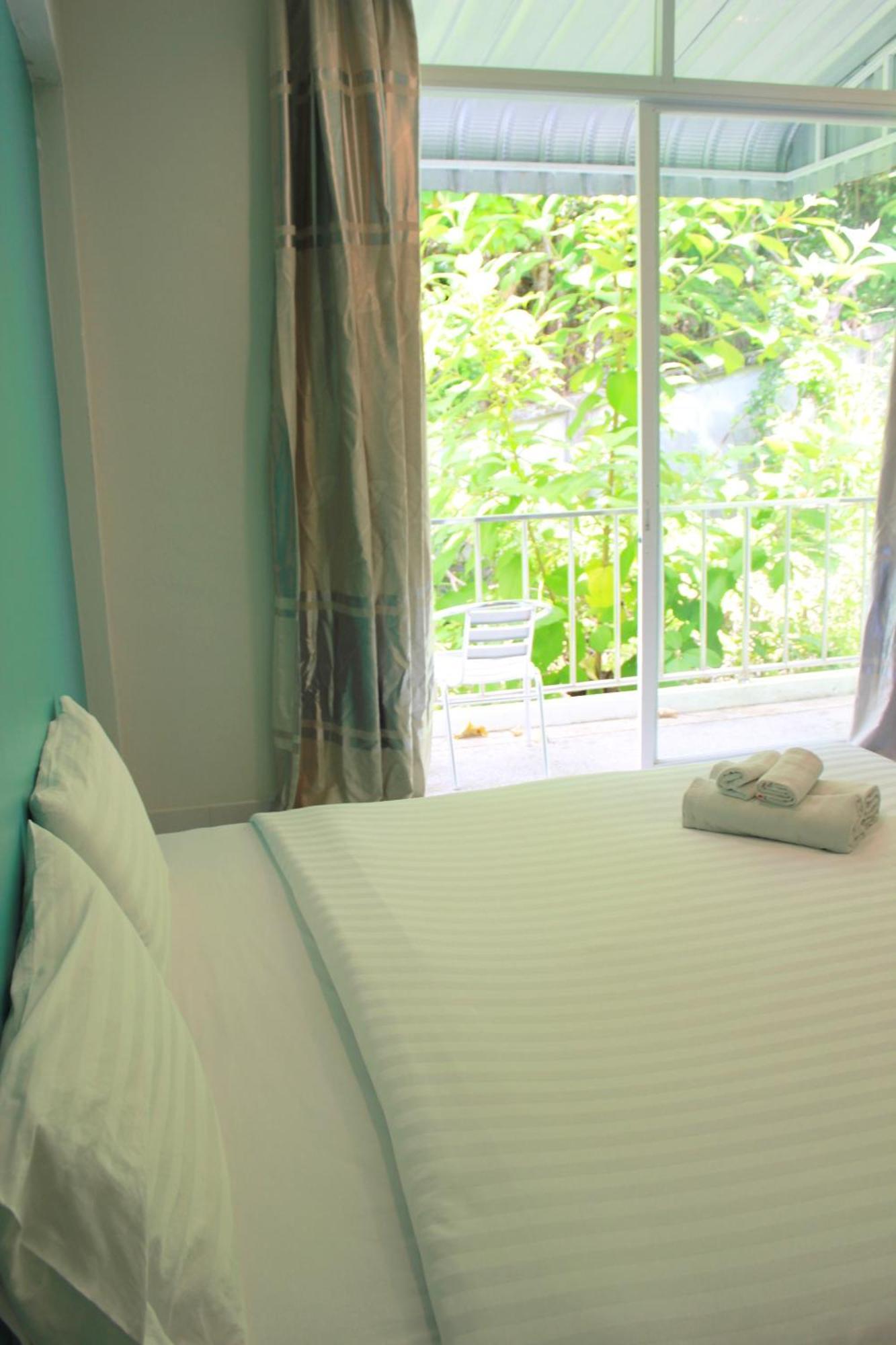 Kata Sea Host Inn