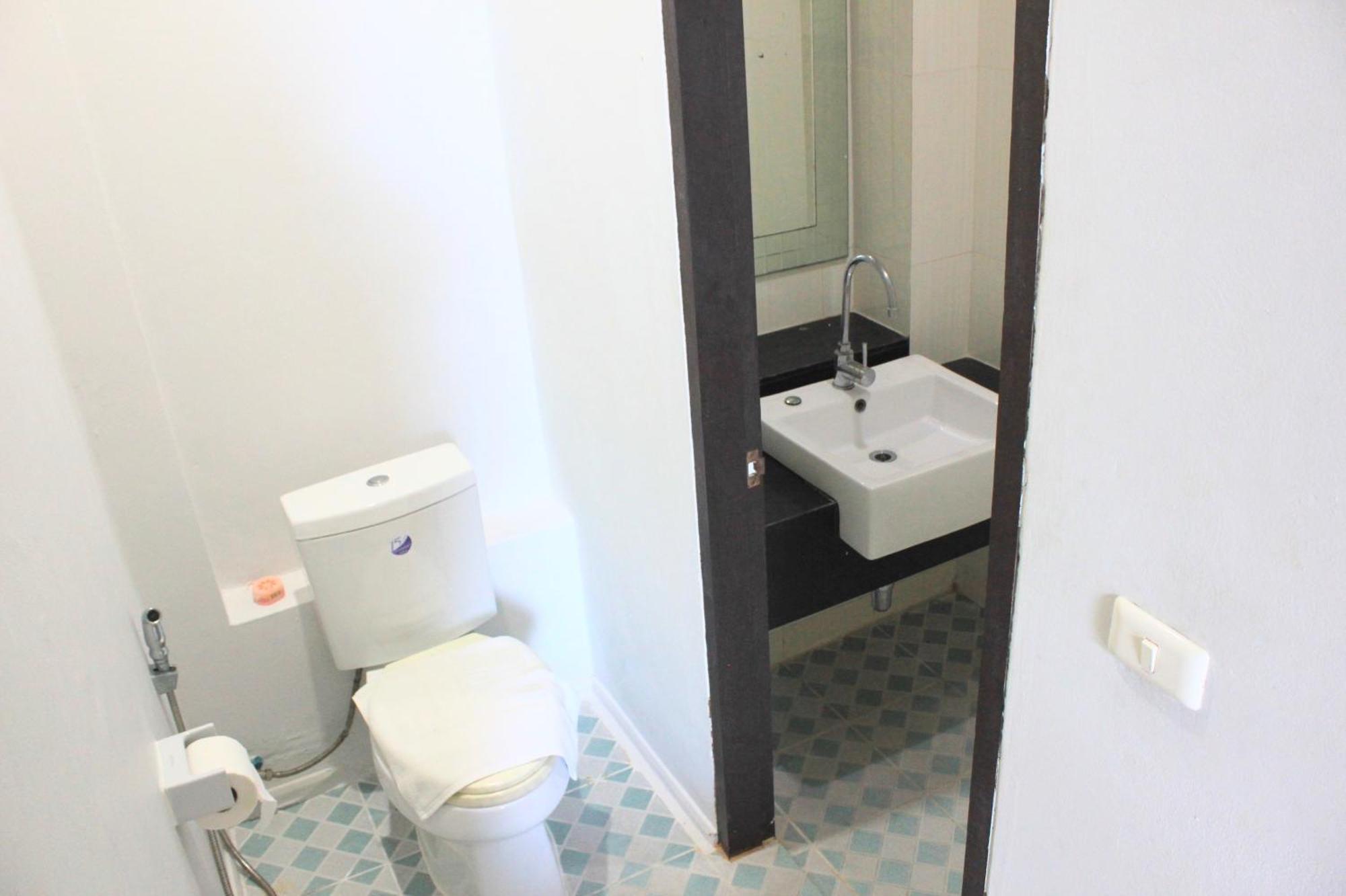 Kata Sea Host Inn Karon