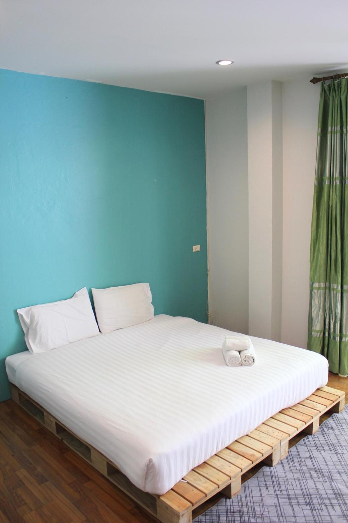 Kata Sea Host Inn