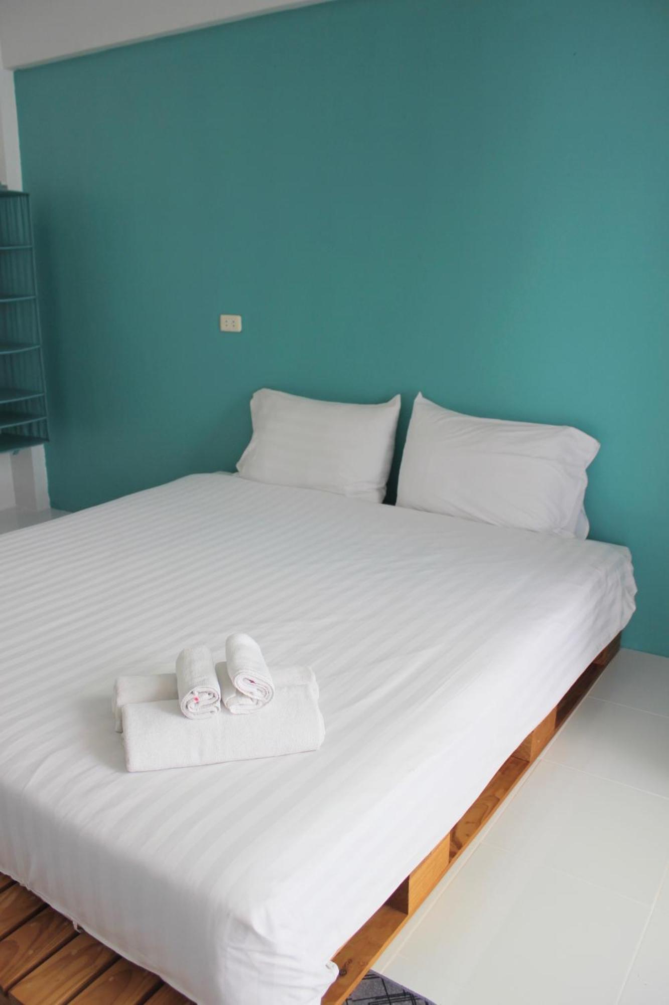 Kata Sea Host Inn