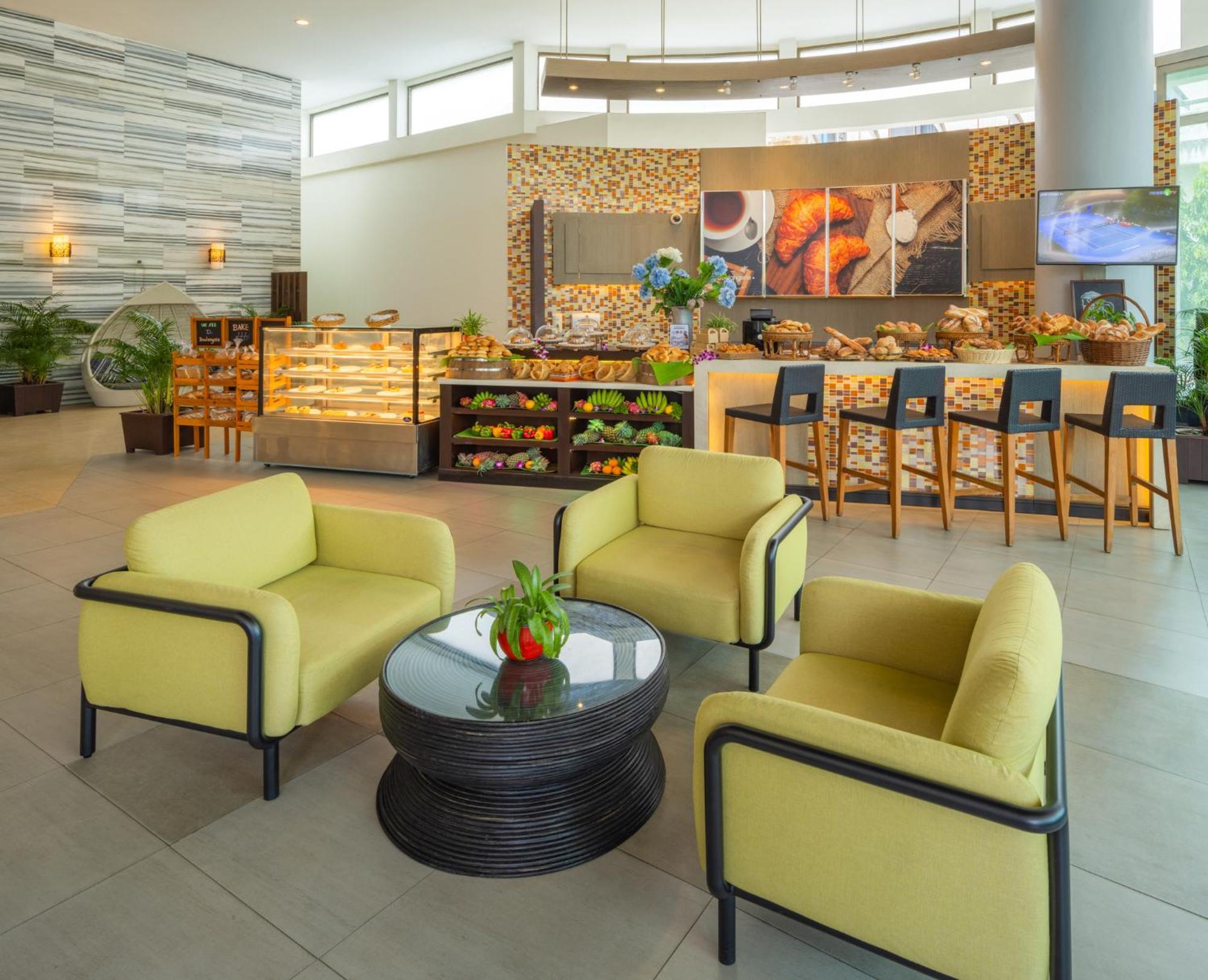 Hotel Deevana Plaza Phuket - Sha Extra 4*