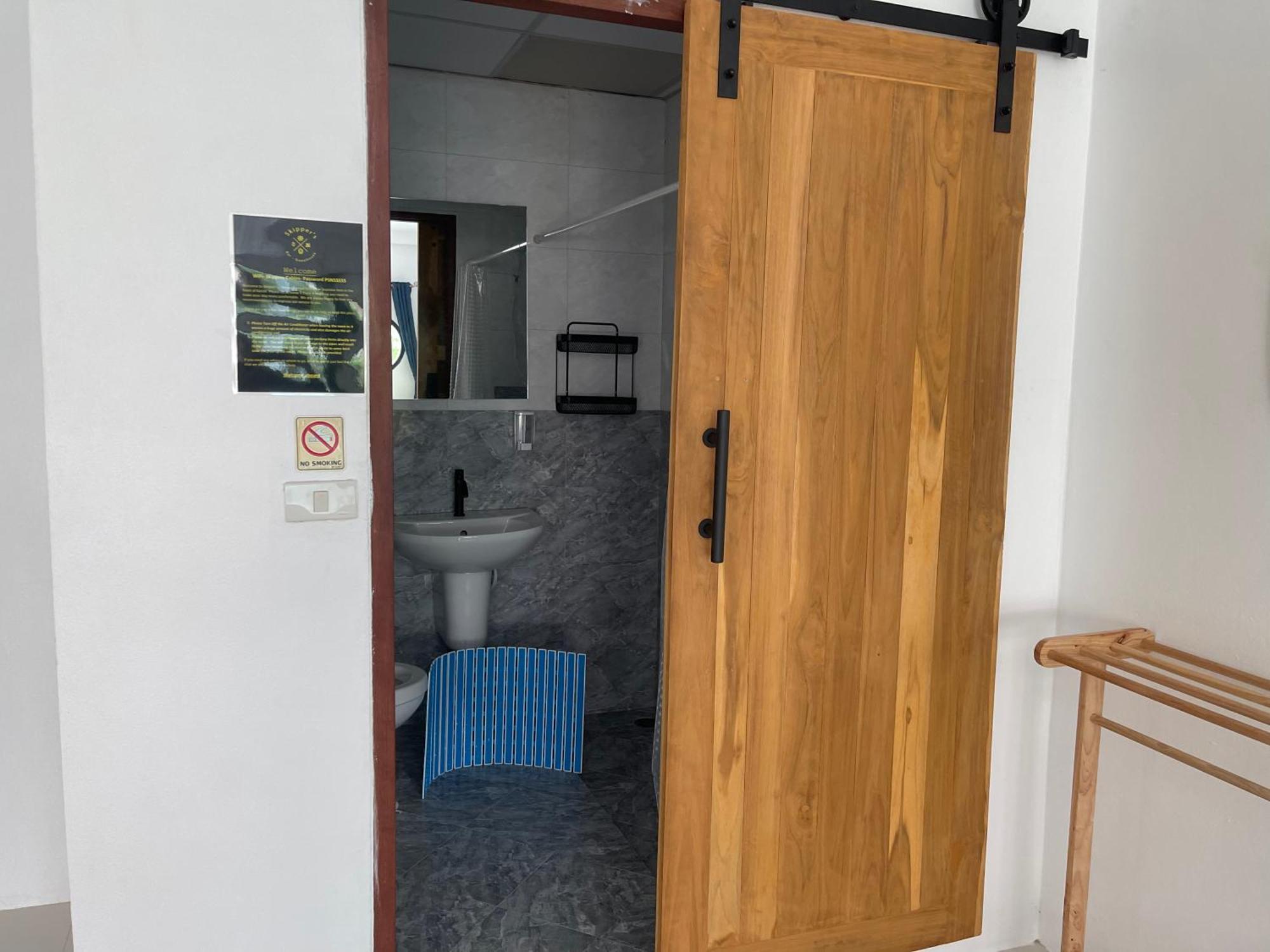 Skipper's Guest house 2*