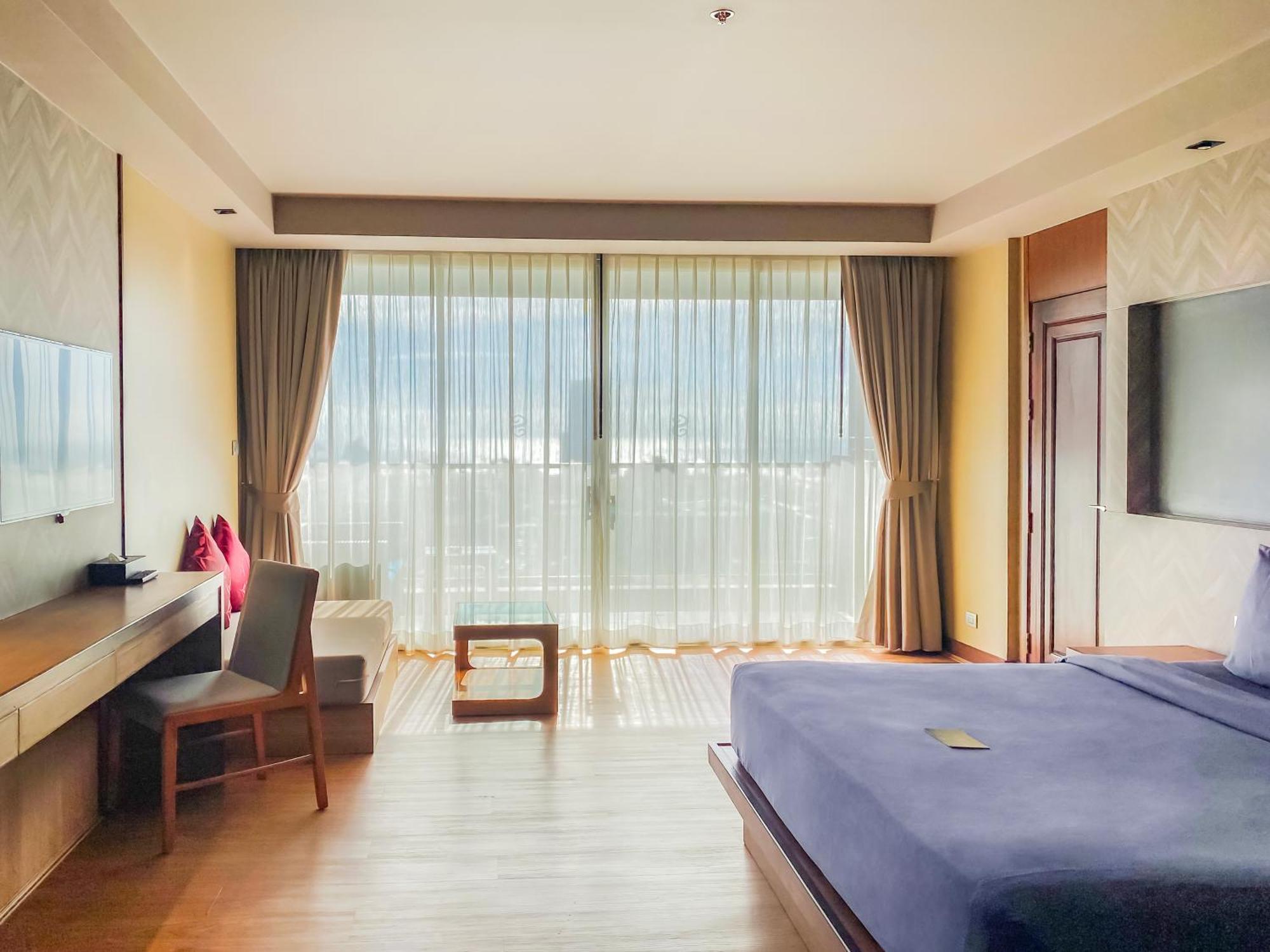 Hotel The Senses Pool Patong
