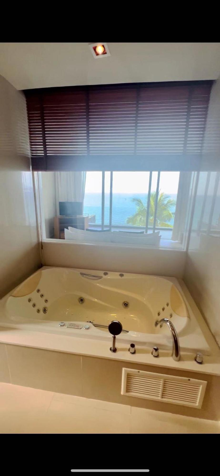 Villa 卡马拉一线海景别墅6卧室直通海滩 Phuket