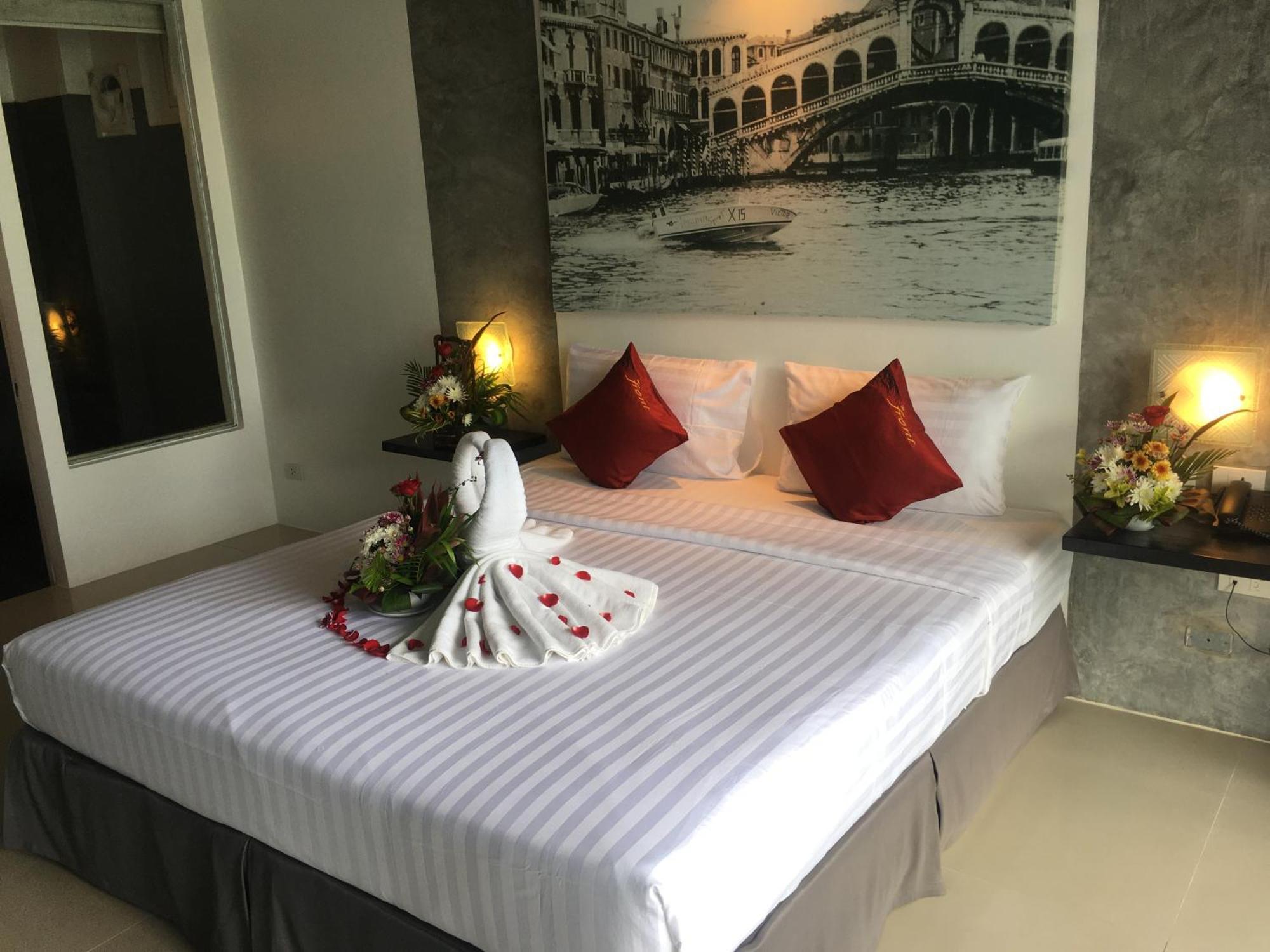 Hotel The Front And 3*
