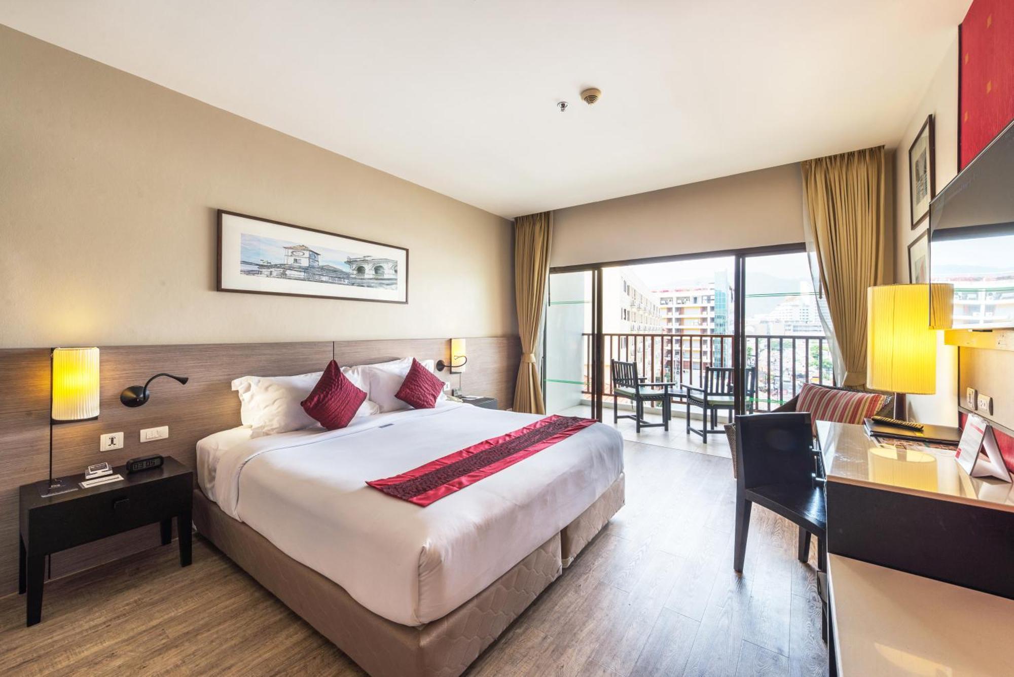 Hotel Deevana Plaza Phuket - Sha Extra 4*