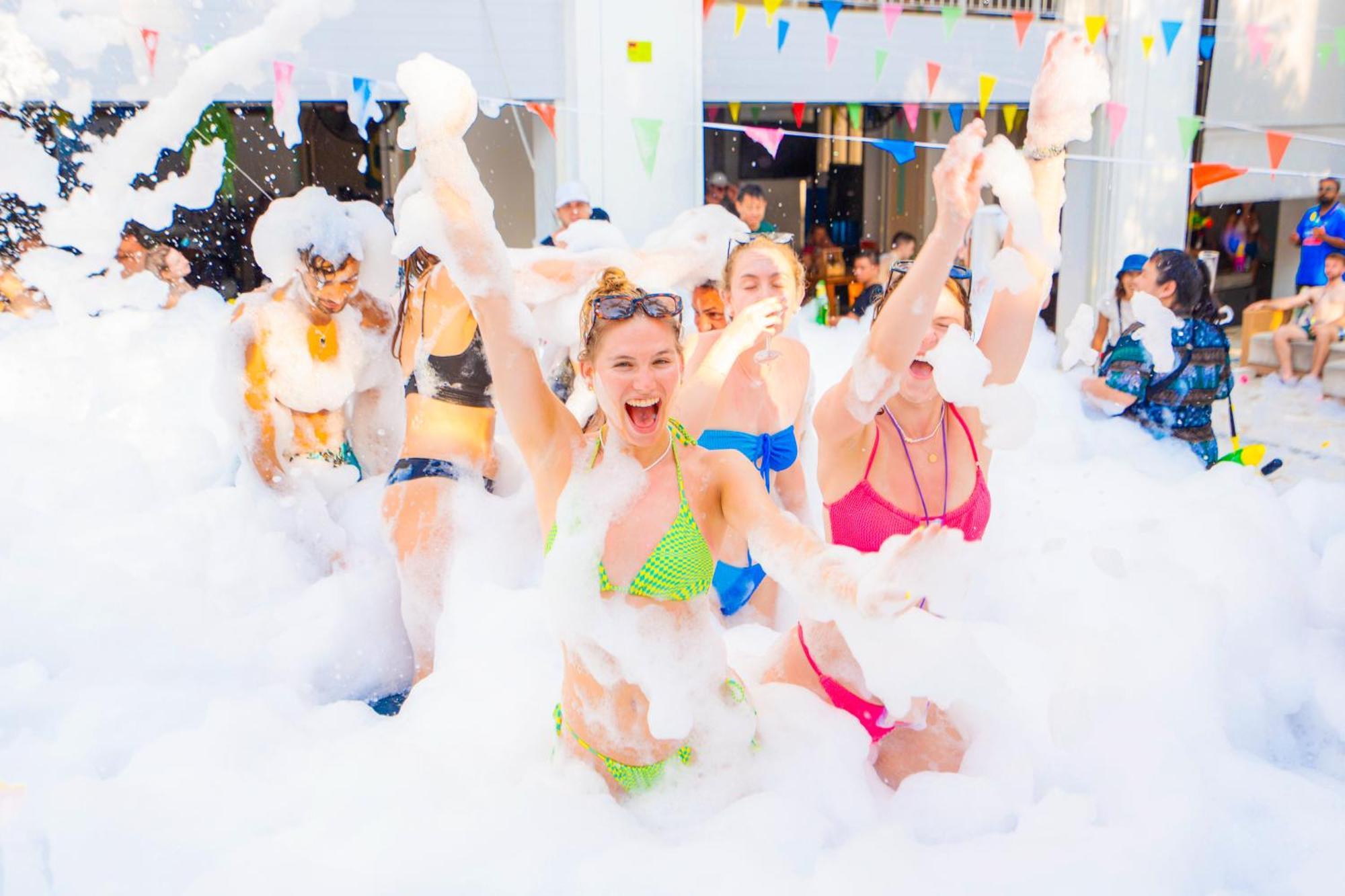 Lub D Phuket - Near & Vibrant Social Vibe * Patong