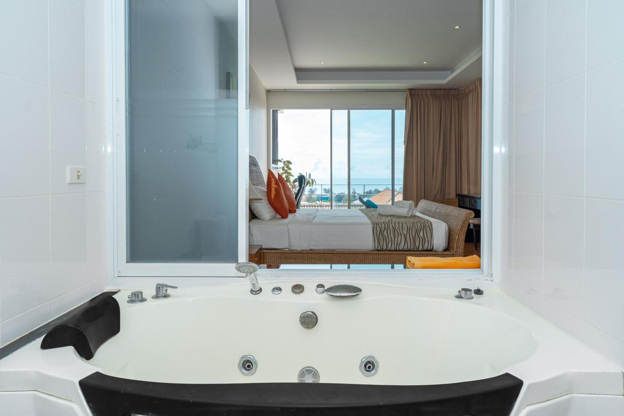 Hillside Seaview Karon
