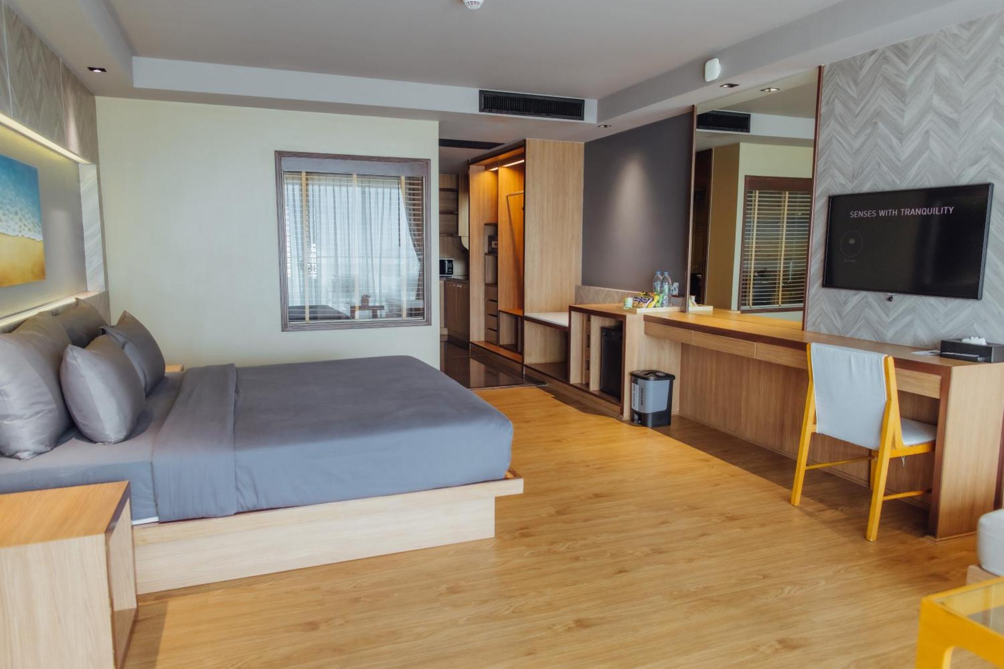 The Senses Pool 4*