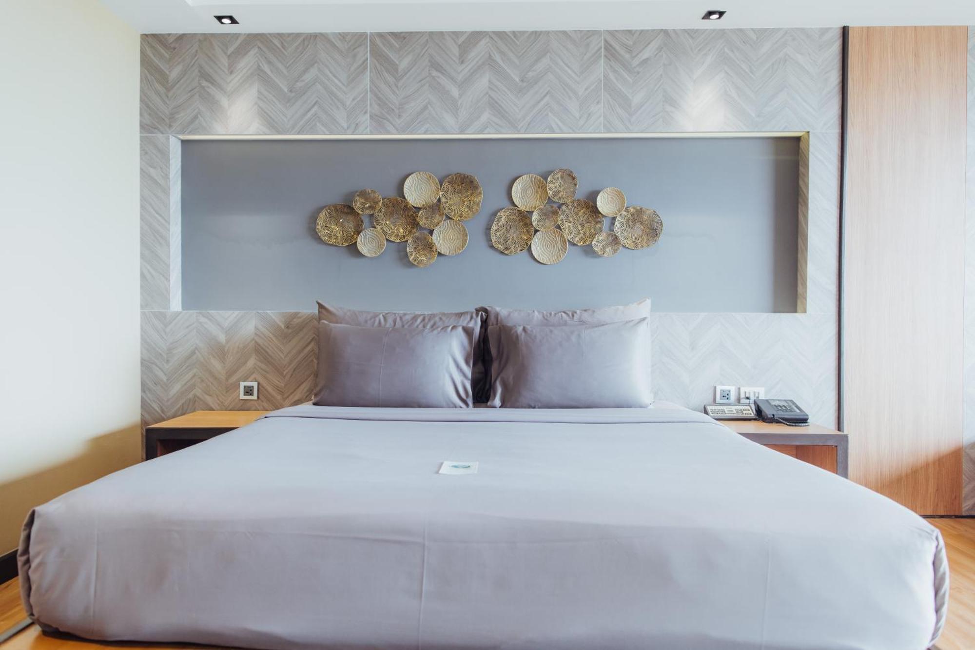The Senses Pool 4*