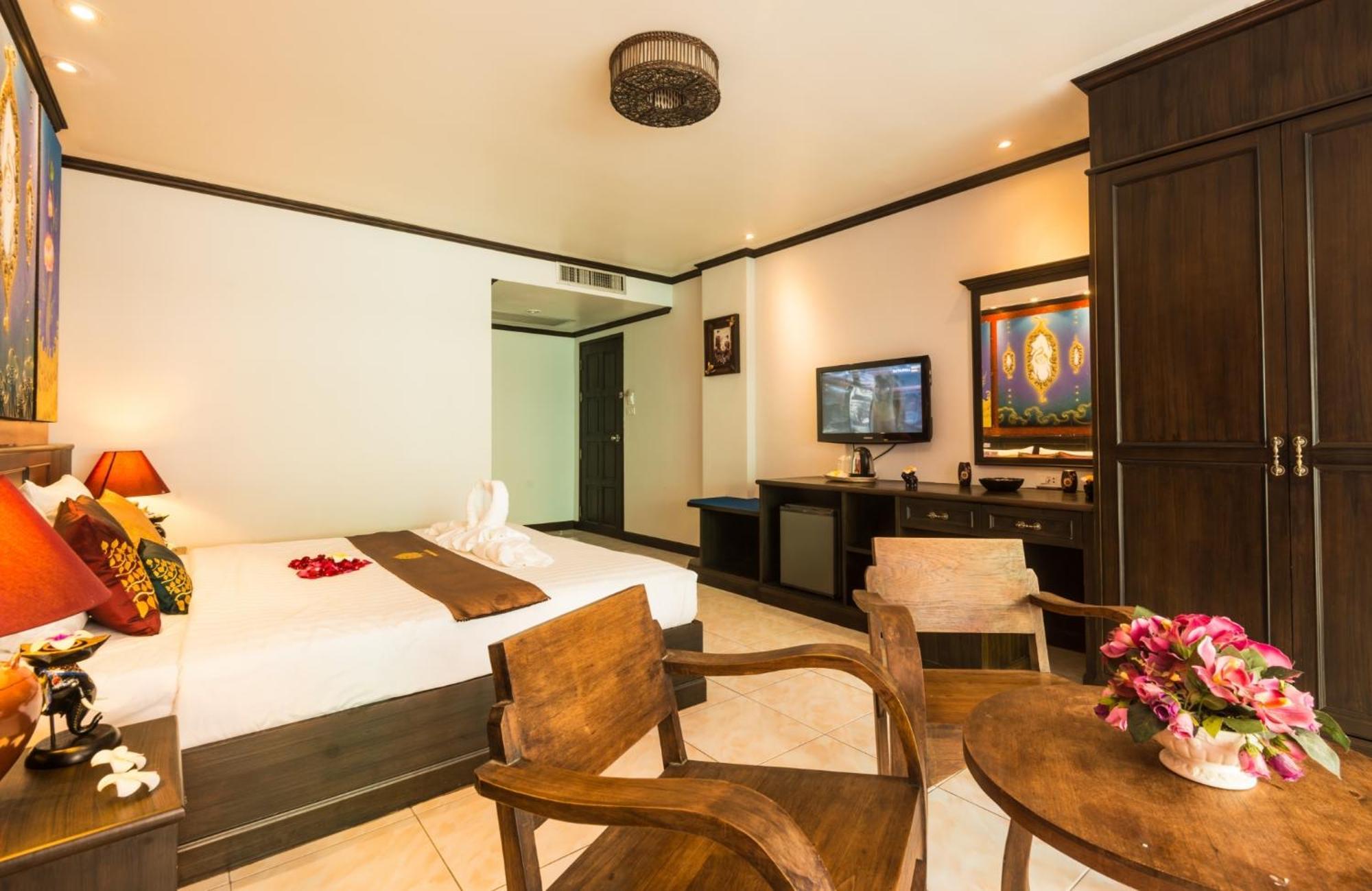 Tanawan Phuket Hotel 3*