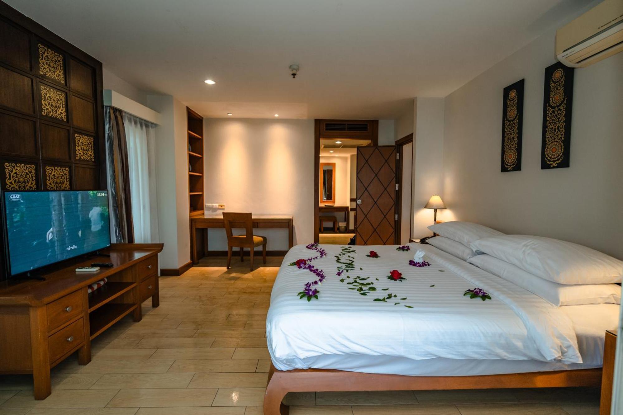 Hotel The Royal Paradise & - Sha Extra Patong