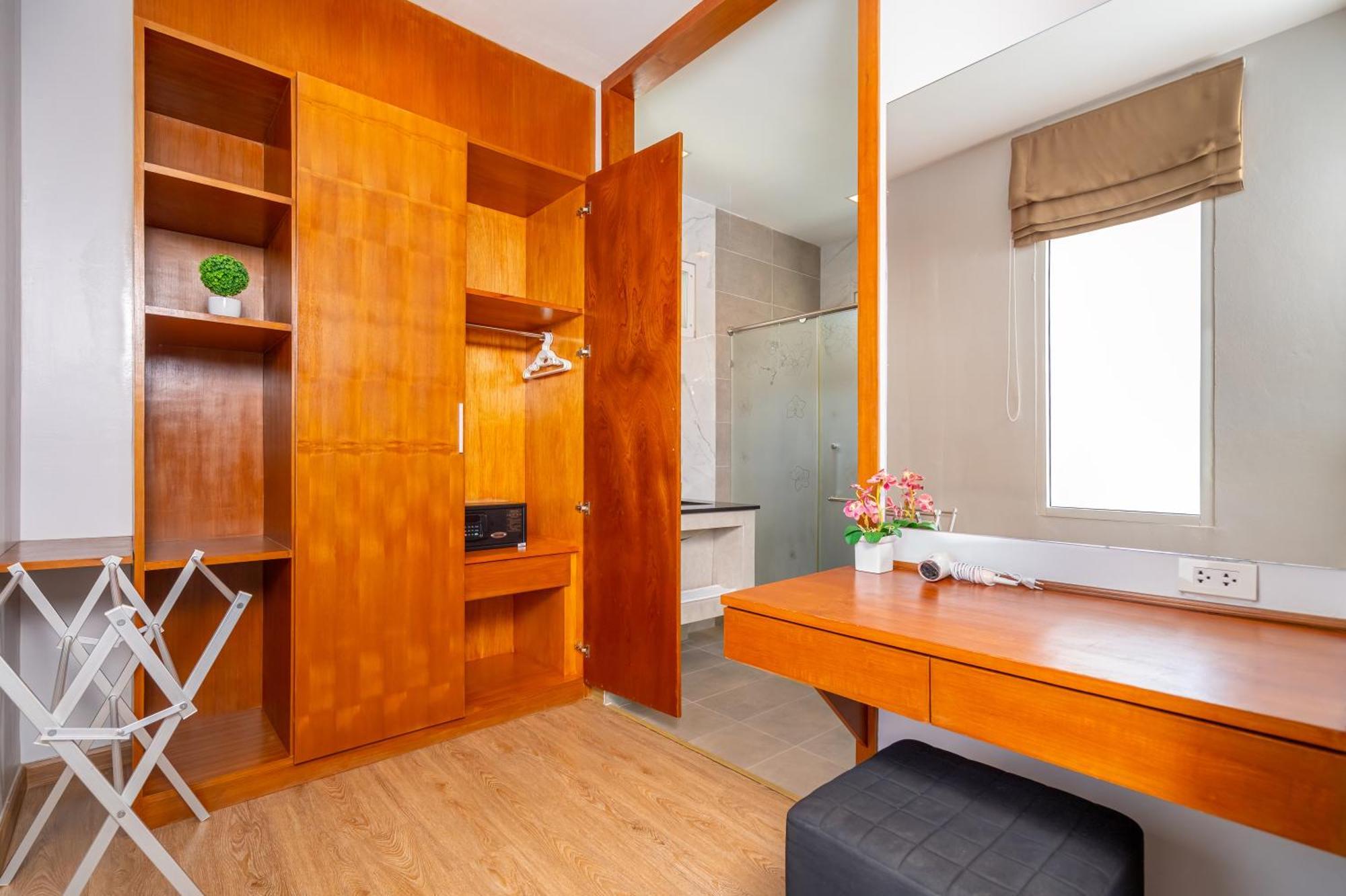 Phuket La Siesta Pool & Pool Access Resort