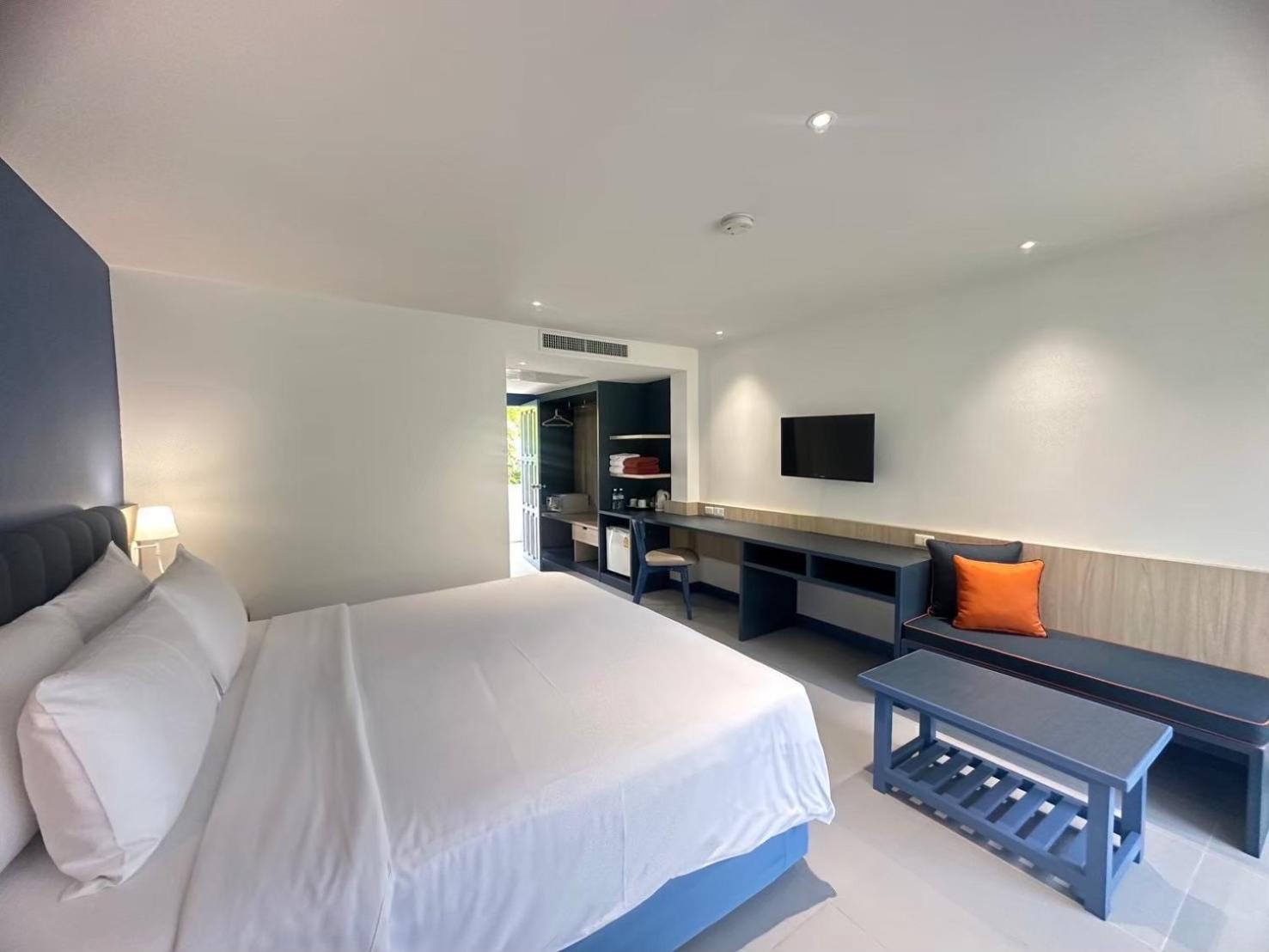 Phuket Island View - Sha Extra Resort Karon