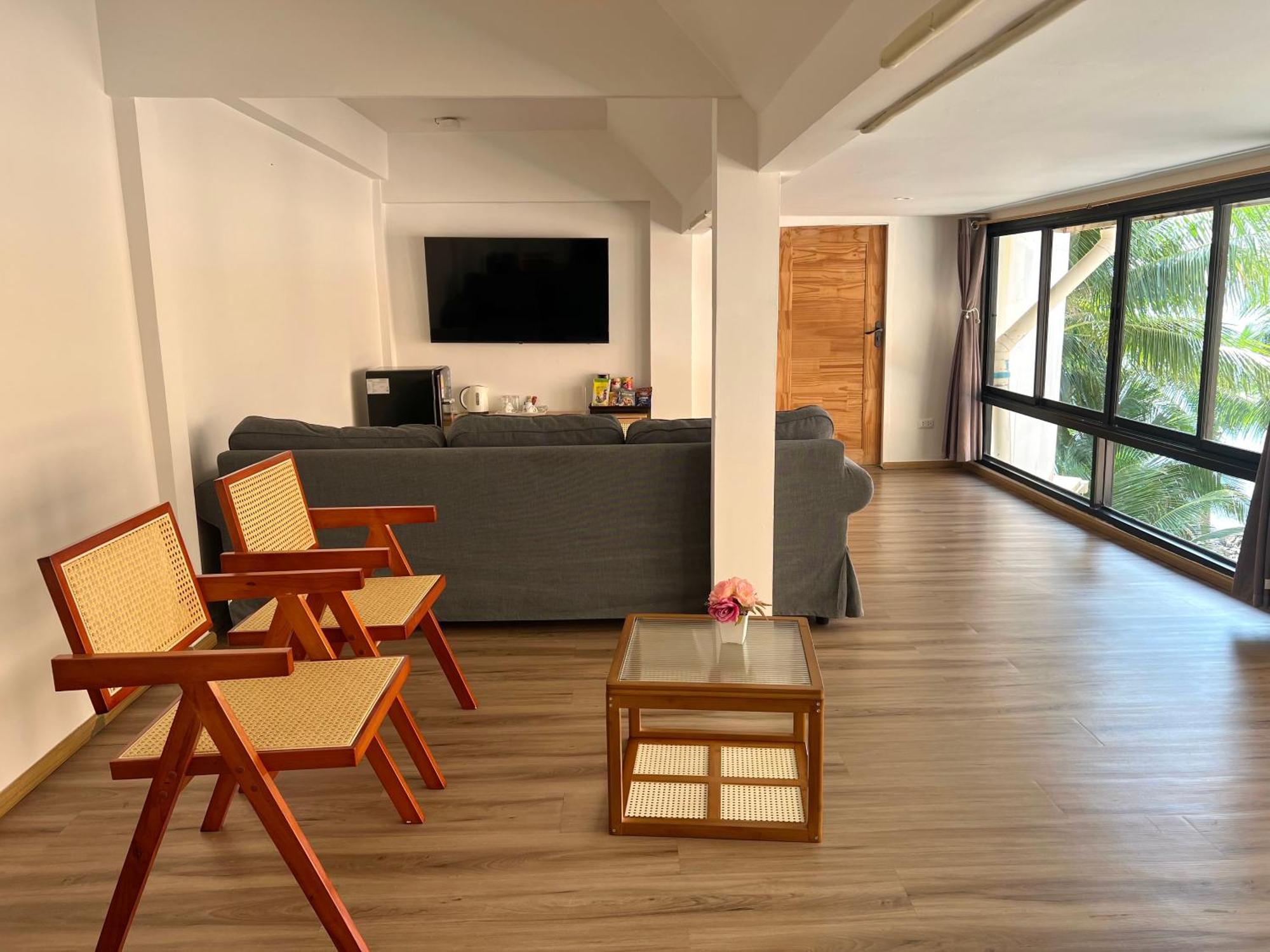 Sunset Phuket Hotel 3*