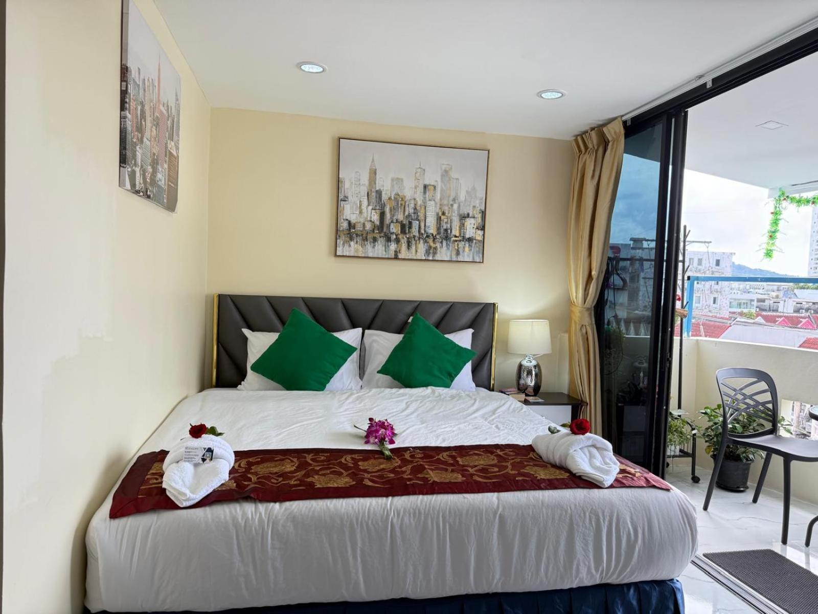 Heaven House Restro & Bar Hotel 2*