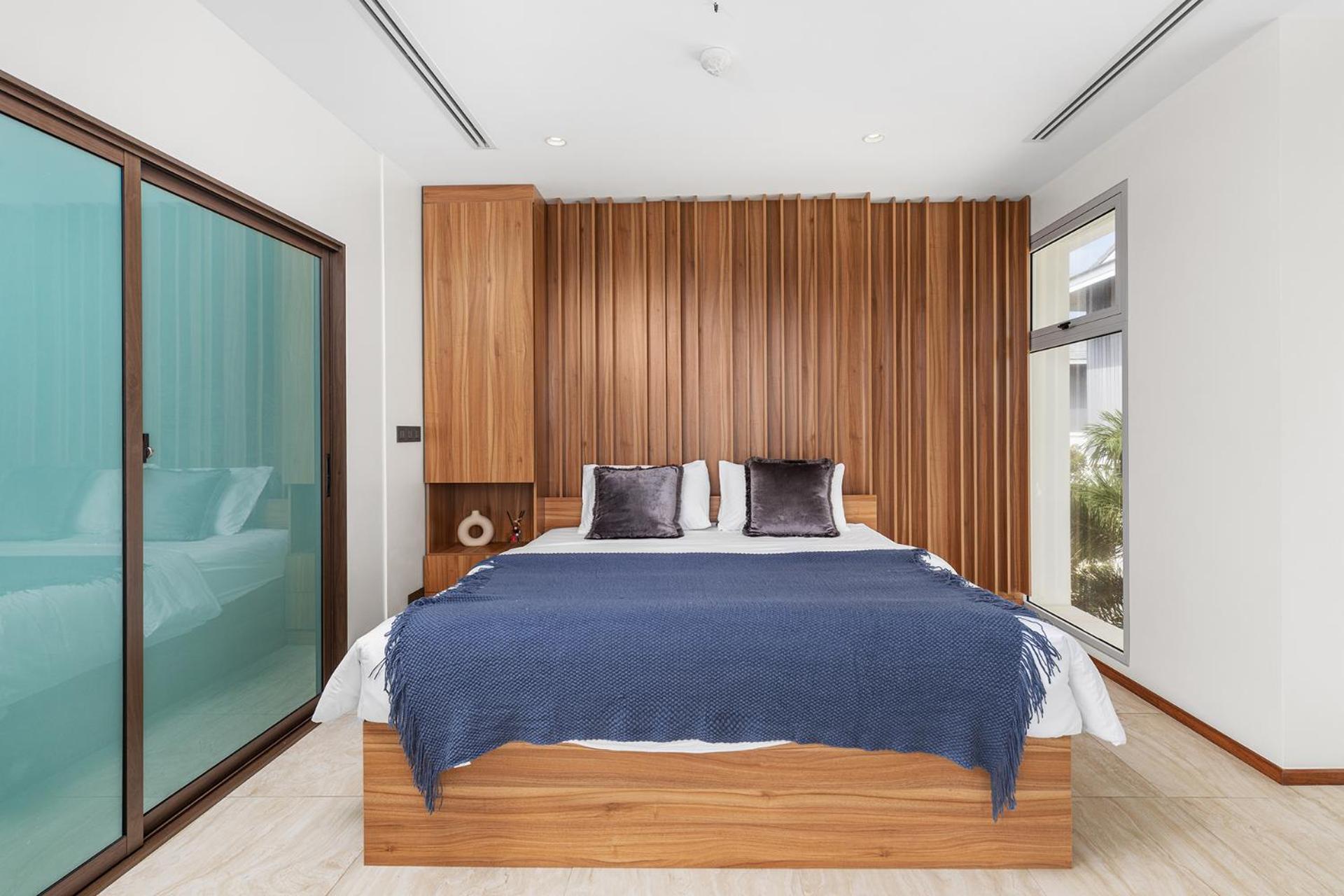 Luxurious Beachfront Penthouse Apartment *