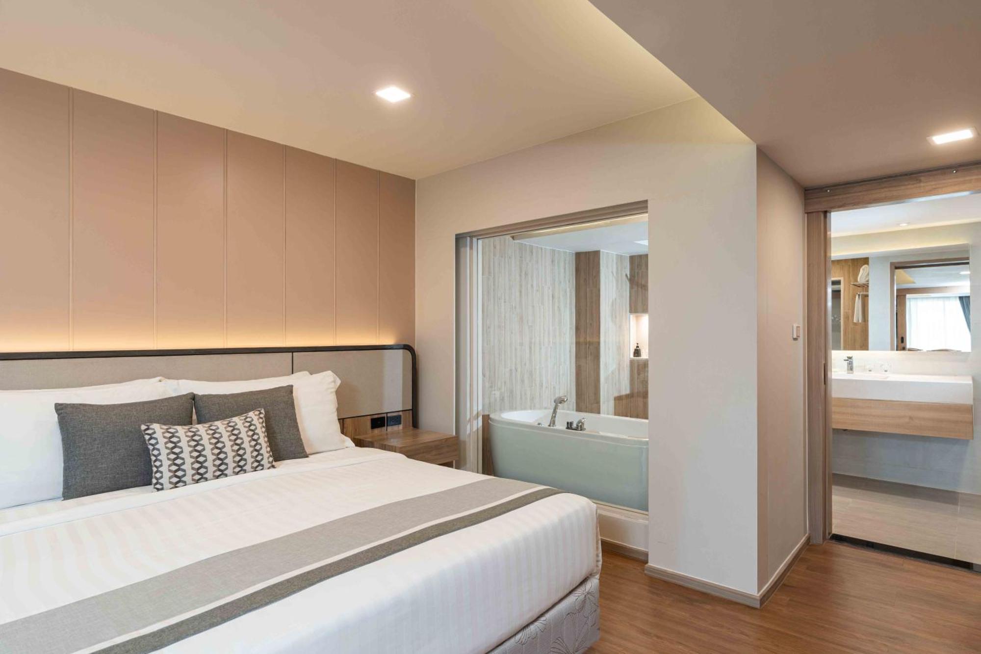 Phuket Graceland And Resort 5*