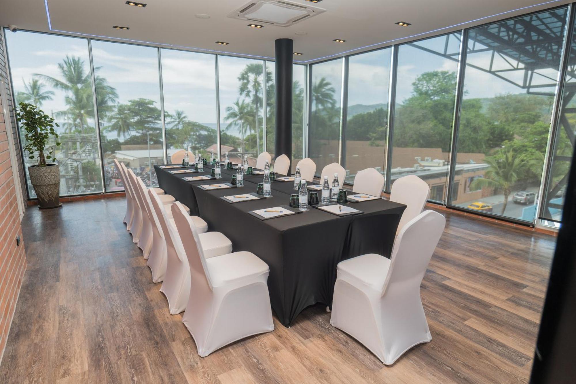 Hotel Clover Phuket - Sha