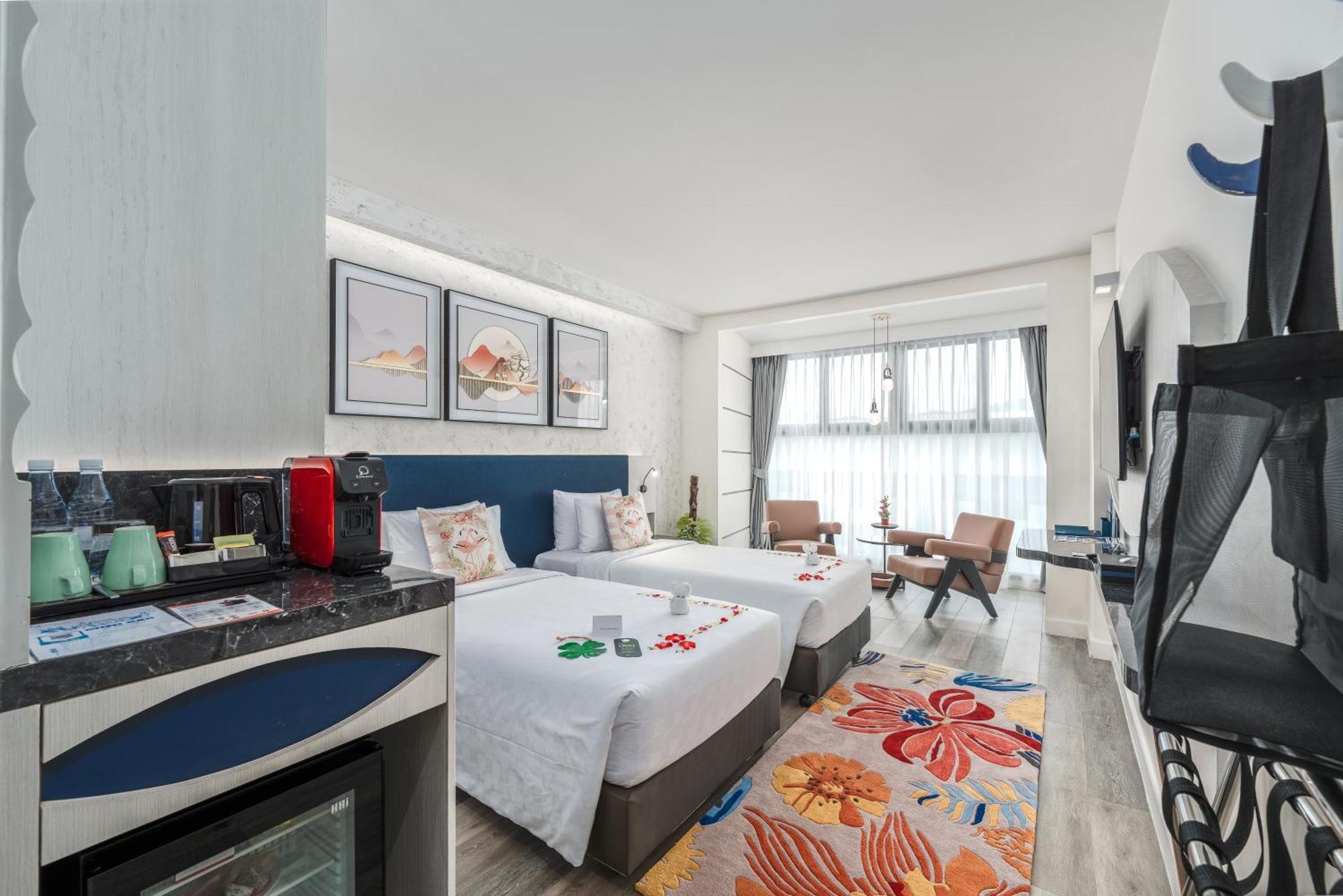 Hotel Clover Phuket - Sha 4*