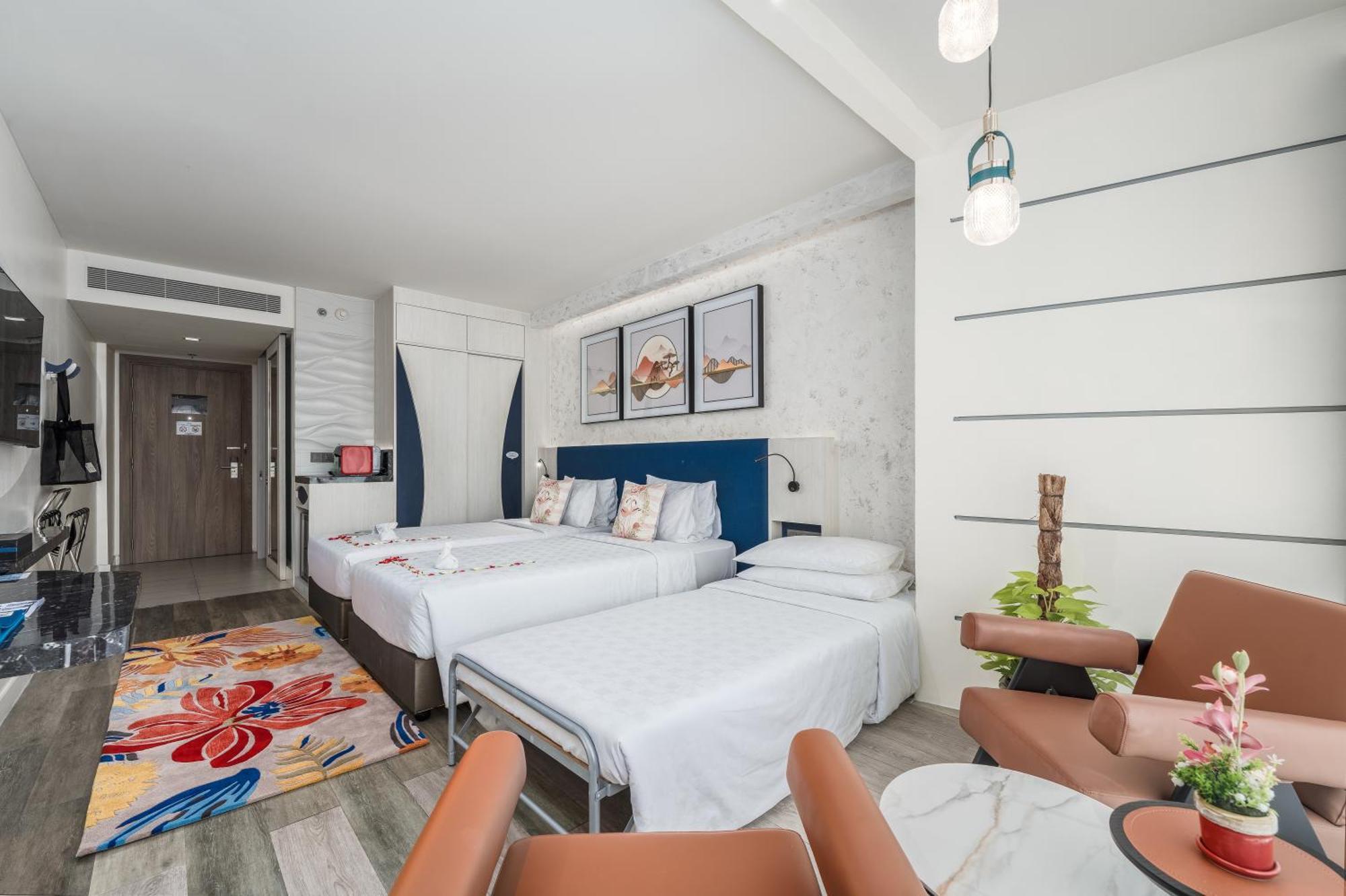 Hotel Clover Phuket - Sha 4*
