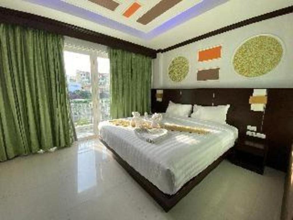 Hotel Azure Bangla Phuket 3*