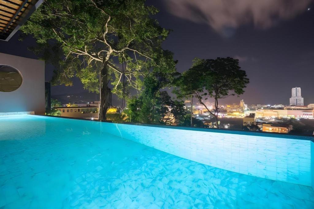 Hotel The Senses Pool Patong