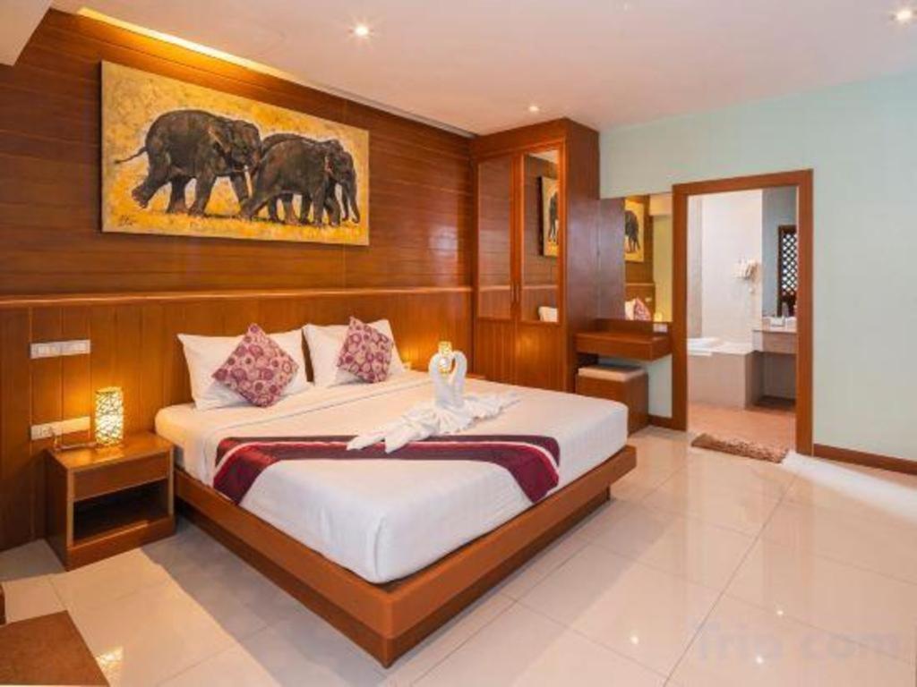 Azure Phuket Hotel 3*