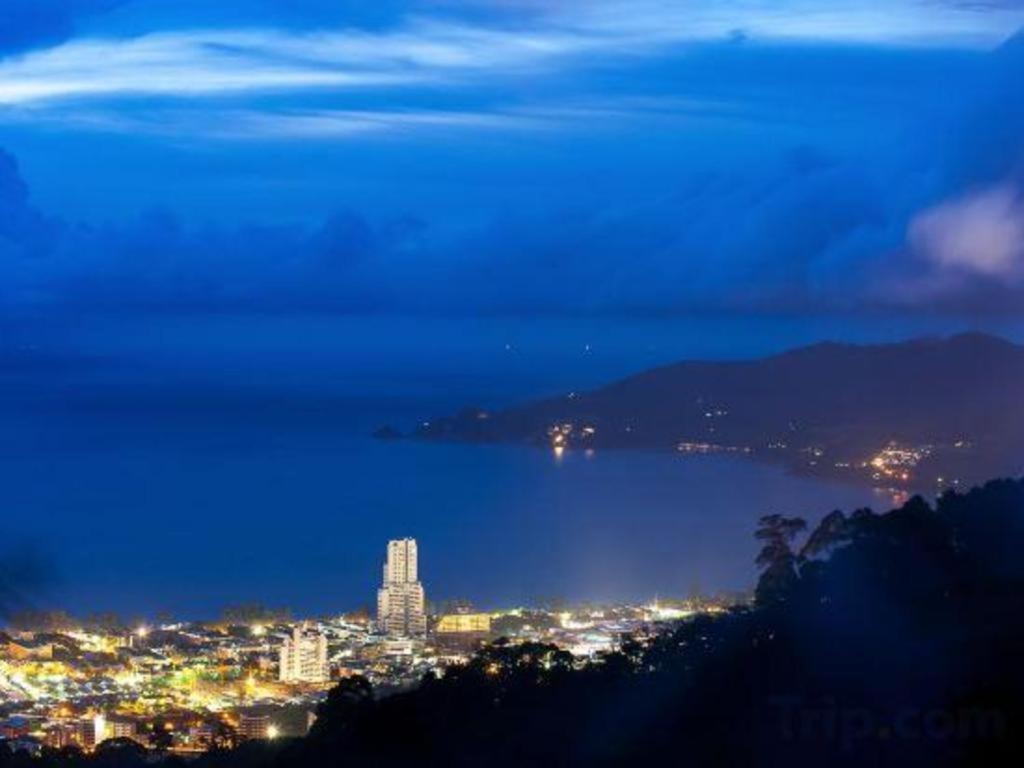 Azure Phuket 3*