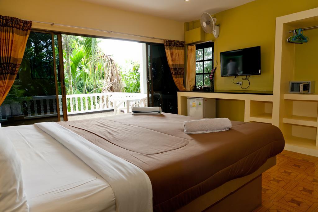 Fullmoon Beach Resort