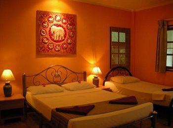 Fullmoon Beach Resort Karon