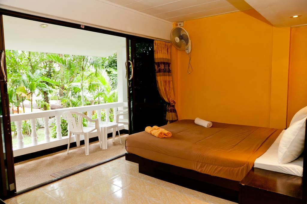 Fullmoon Beach Resort