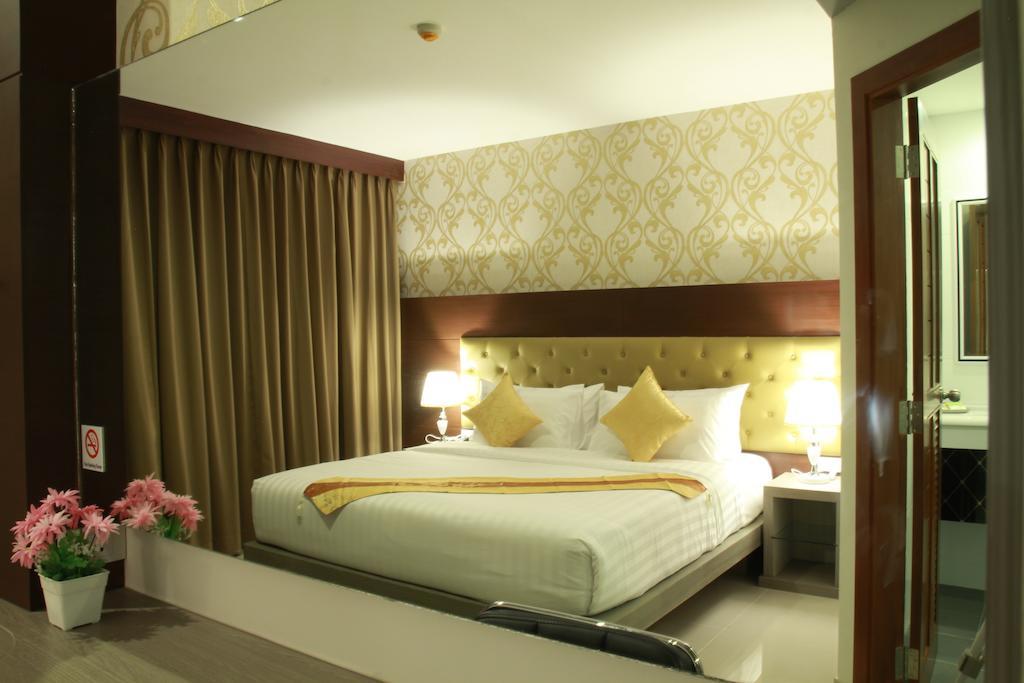 Hotel Hemingways Silk