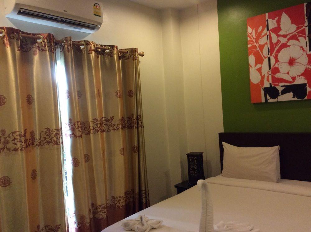 Baan Yuyen Guest house Karon