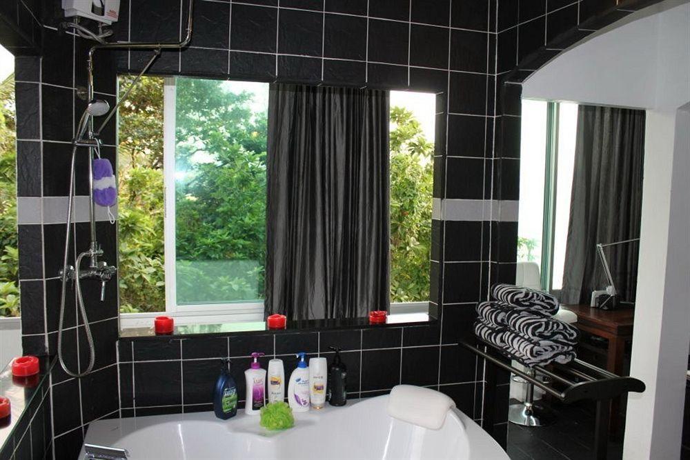 Cliff Contemporary Boutique Bungalows Hotel