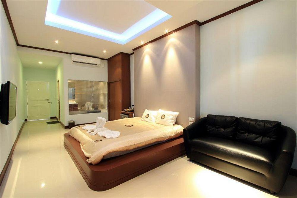 Chalong Sea View Inn