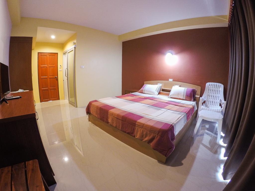 Guest house Madam House Karon