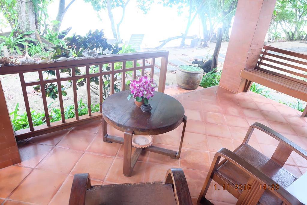 Baan Mai Beachfront Lone Island Resort
