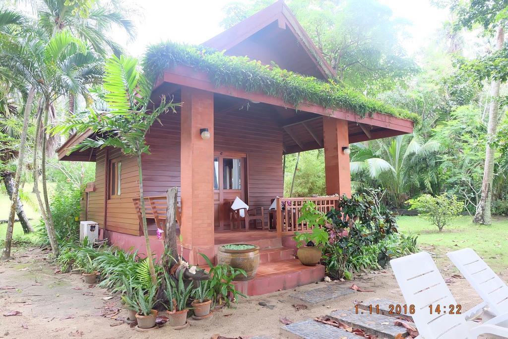 Baan Mai Beachfront Lone Island Resort 4*