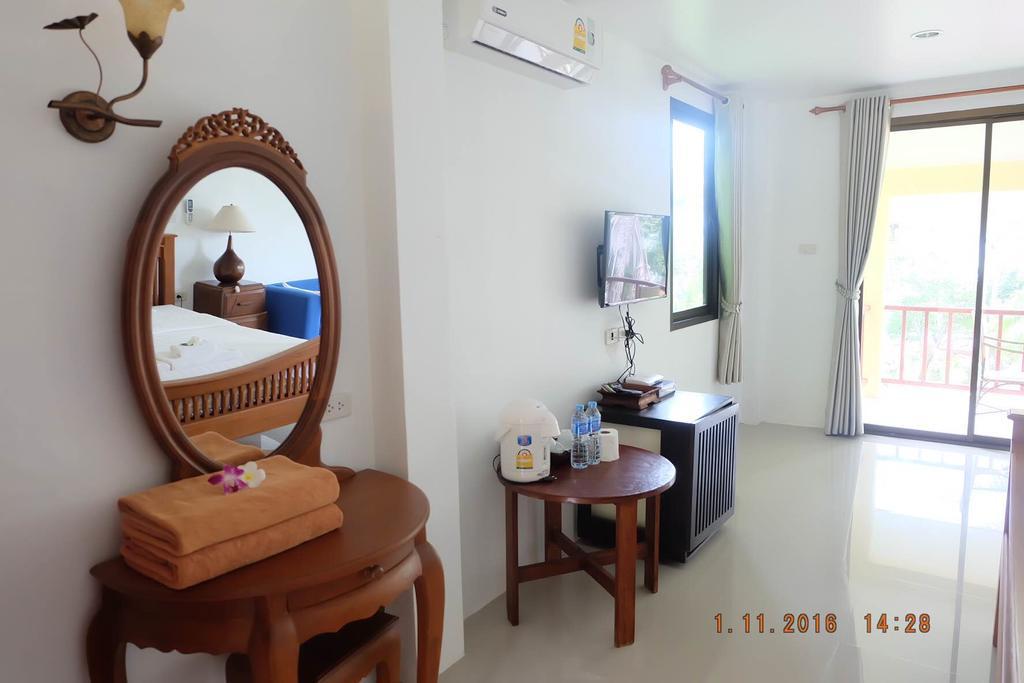 Resort Baan Mai Beachfront Lone Island 4*