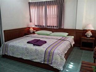 Ban Hotel 3*