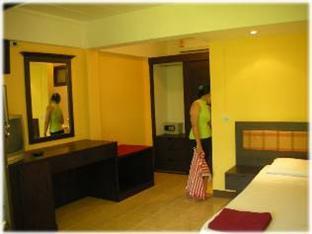 Fullmoon Beach Resort Karon