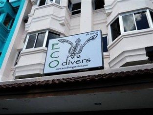 De 3*