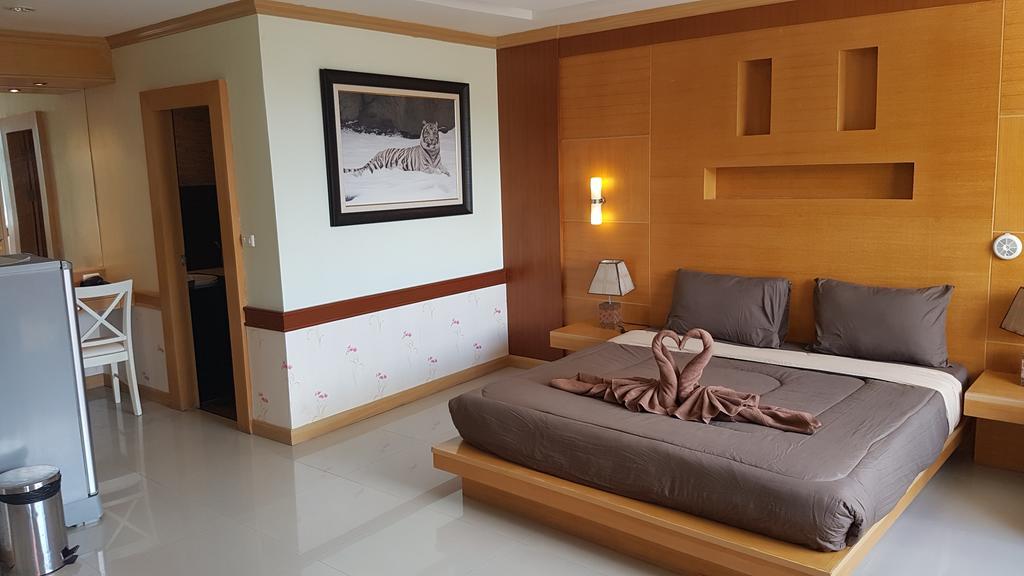 Eyes Hotel Patong