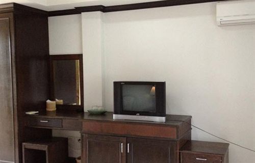 Phuyai Resort Kamala Beach